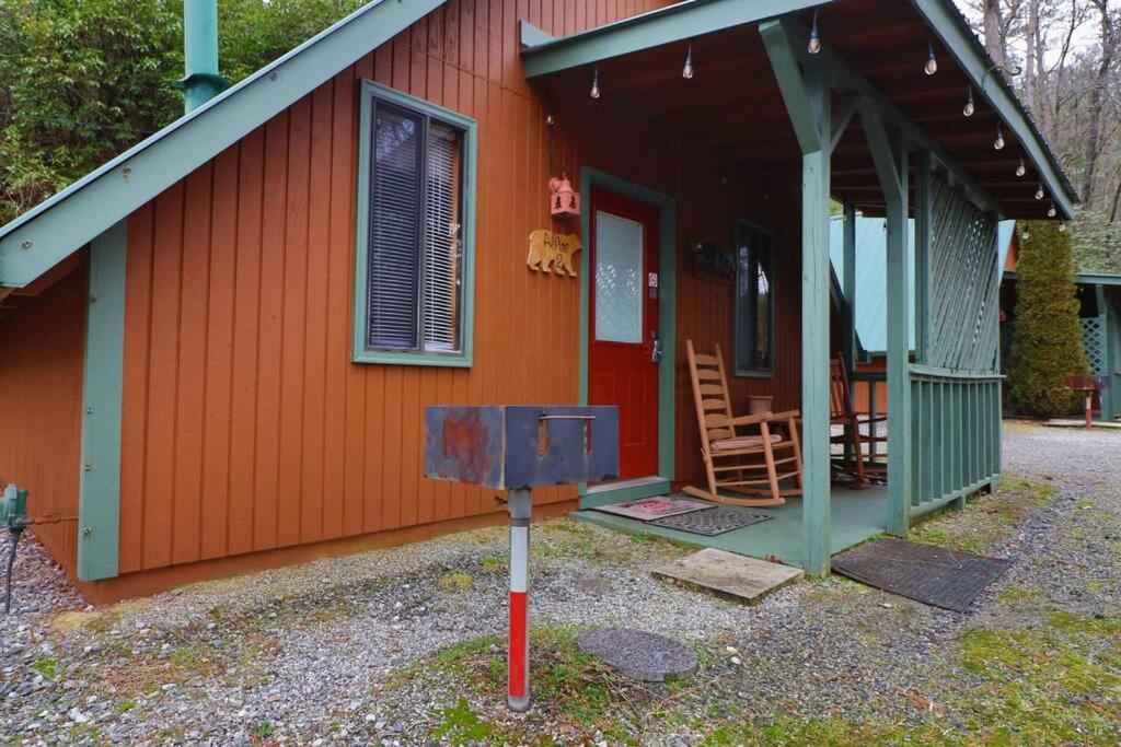 Cozy Cabin W/ Fireplace 3 Minutes To Helen! #2. 외부 사진